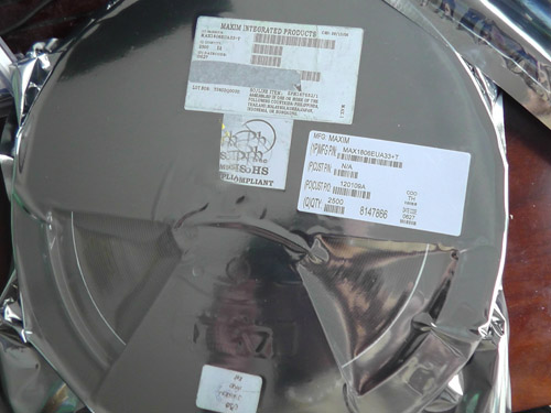 MAX1806EUA+T